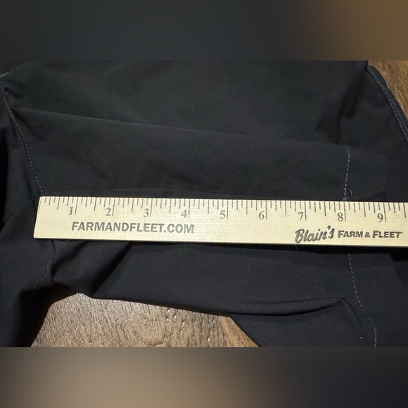 Tommy Bahama Tech Performance Shorts 9” Expand waist Size 40 Black Golf - Picture 3 of 11